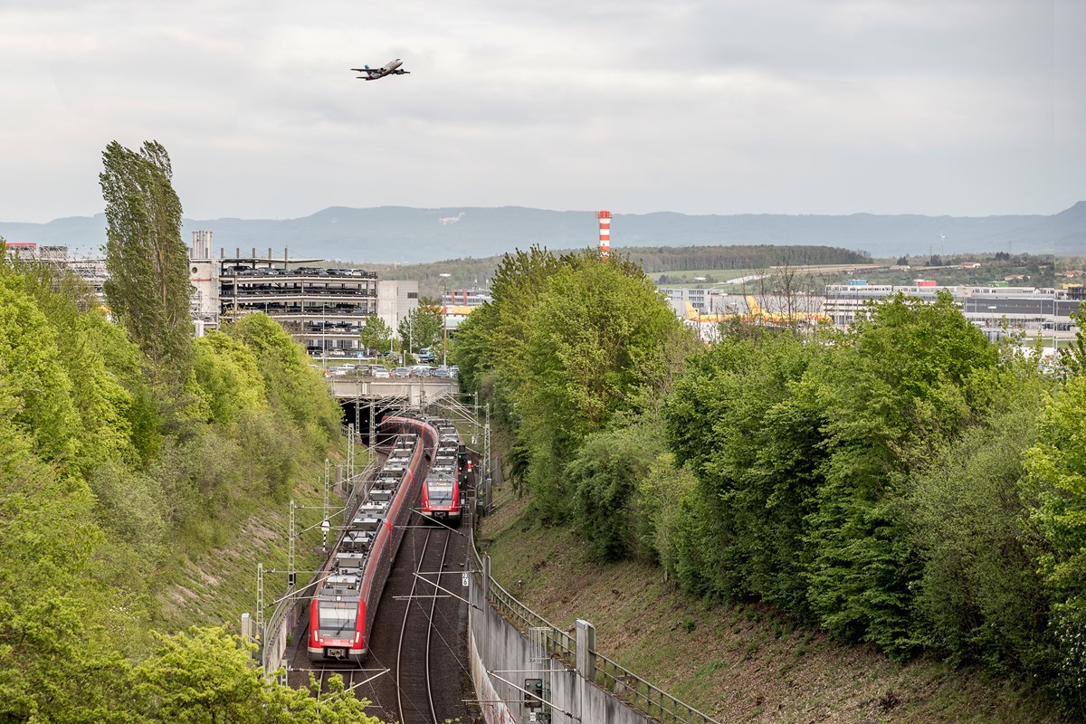 Anreise mit Bus und Bahn Flughafen Stuttgart